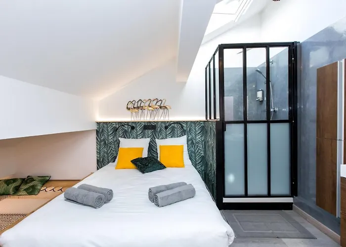 Duplex : Plage 300M, Clim, Netflix